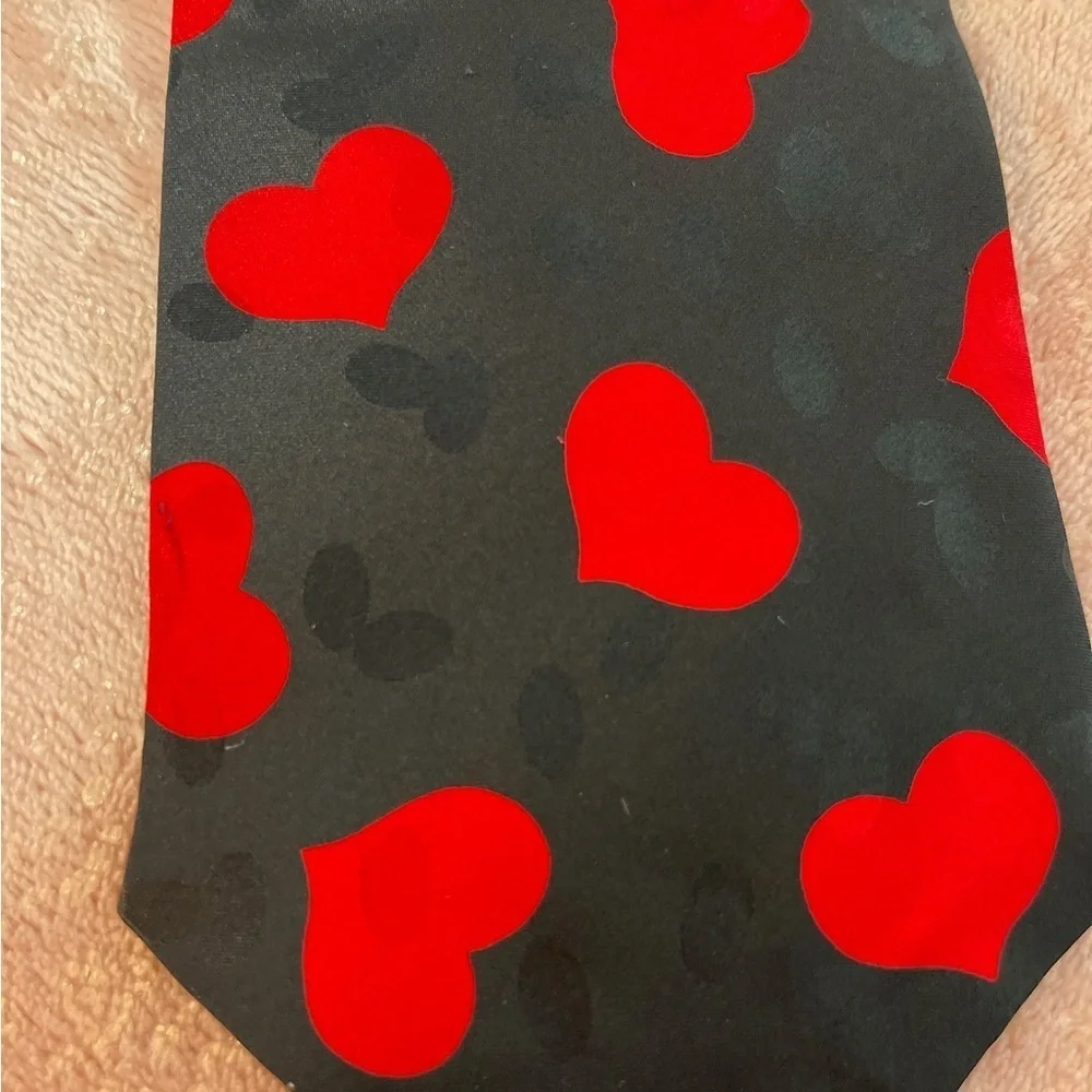 Addiction Tie with Red Heart Pattern on Black